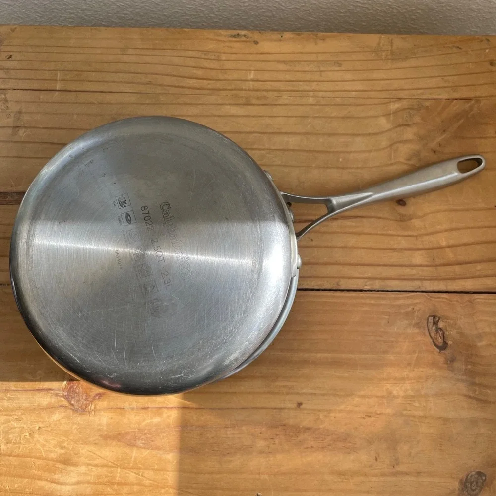 CALPHALON 87022, 2.5 QT/2.3L pot, NO LID, Pre-owned SAUCE PAN.